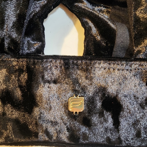 Fabletics Oasis Elegant Black Velvet Sport Bra  Bralette M - Picture 8 of 13